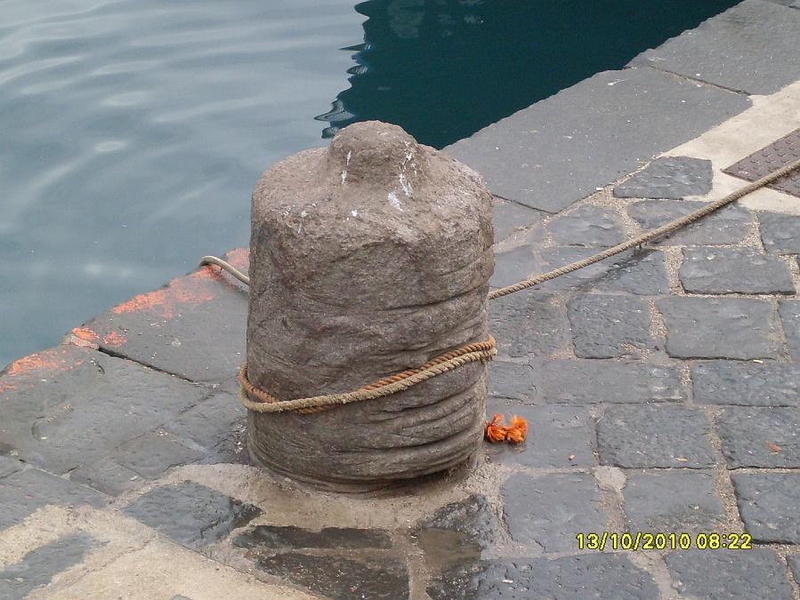1 -Bitta  in pietra  porto granatello Portici.jpg